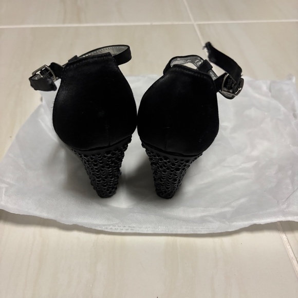 Women’s Shoes - Picture 3 of 4